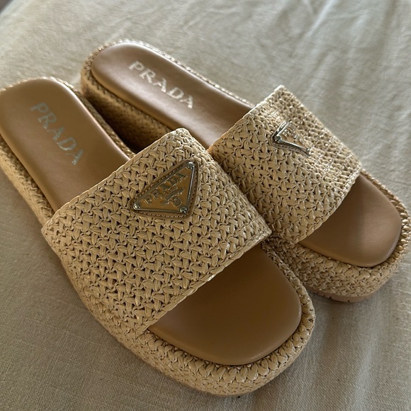 Woven slides - Picture 1 of 3